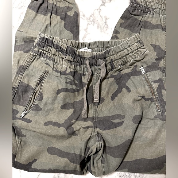Tapered Elastic Camo Joggers - Picture 4 of 5